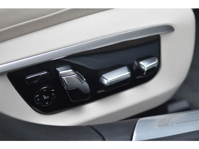 BMW 7 Serie 740Li High Executive 2016 Benzine 49