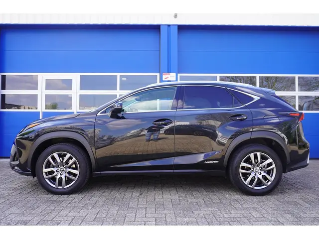 Lexus NX 300h AWD 2018 Hybride Benzine 8