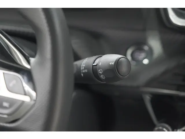 Peugeot 2008 PureTech 130 EAT8 GT 2025 Benzine 41