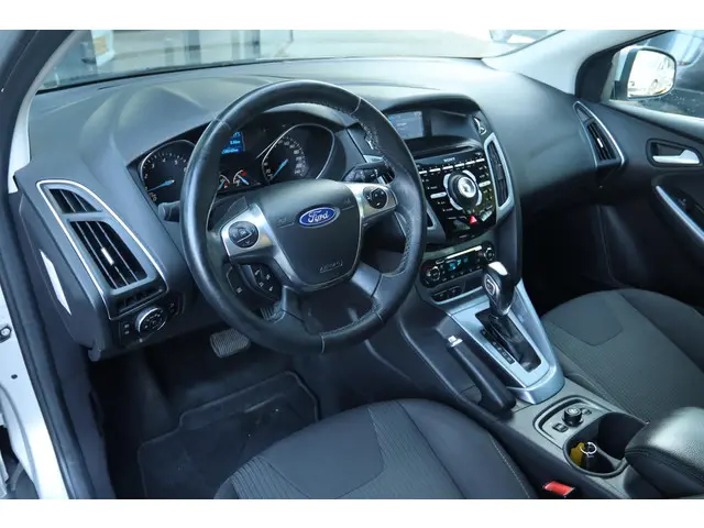 Ford Focus WAGON 1.6 TI-VCT TITANIUM AUT. 2013 Benzine 13