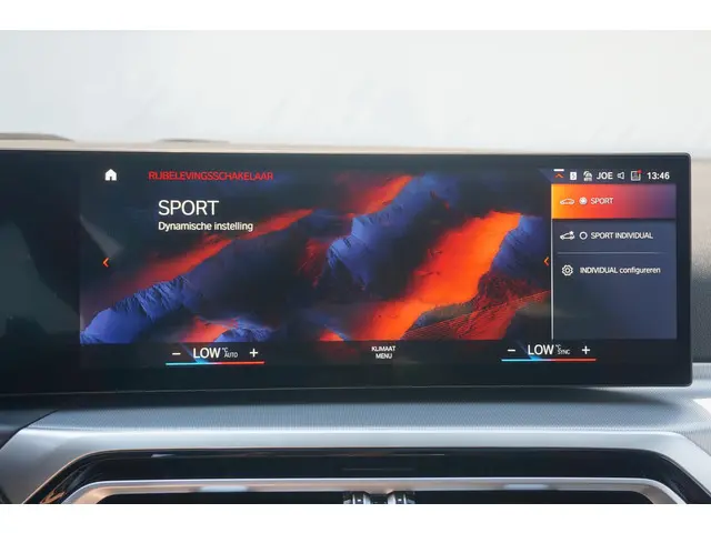 BMW 3 Serie Touring 320i 2024 Benzine 24