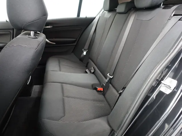 BMW 1 Serie 116i High Executive Aut- 2014 Benzine 21