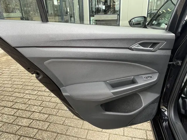 Volkswagen Golf 1.5 TSI Life 2020 Benzine 18