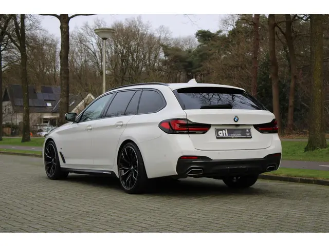 BMW 5 Serie Touring 520i 2022 Benzine 4