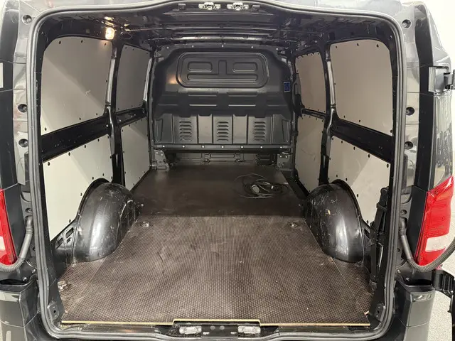 Mercedes-Benz eVito Lang 66 kWh 2023 Elektrisch 9