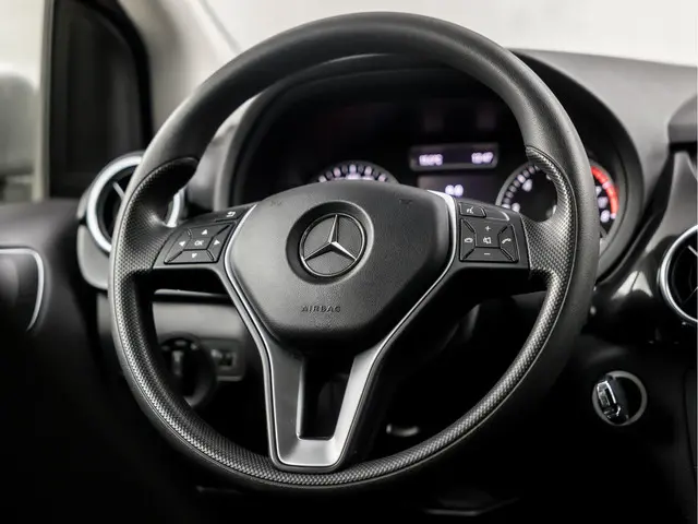 Mercedes-Benz B-Klasse 180 Prestige Sport 2014 Benzine 18