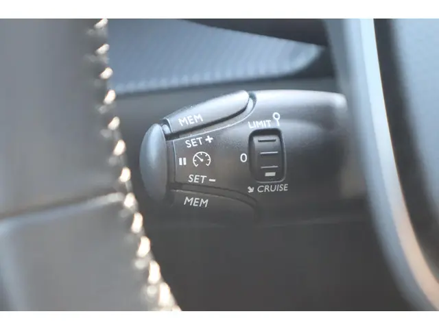 Peugeot 2008 1.2 PT 130 PK VISION-PACK 2023 Benzine 11