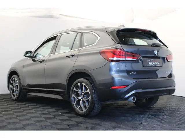 BMW X1 sDrive18i Business Edition 2022 Benzine 8