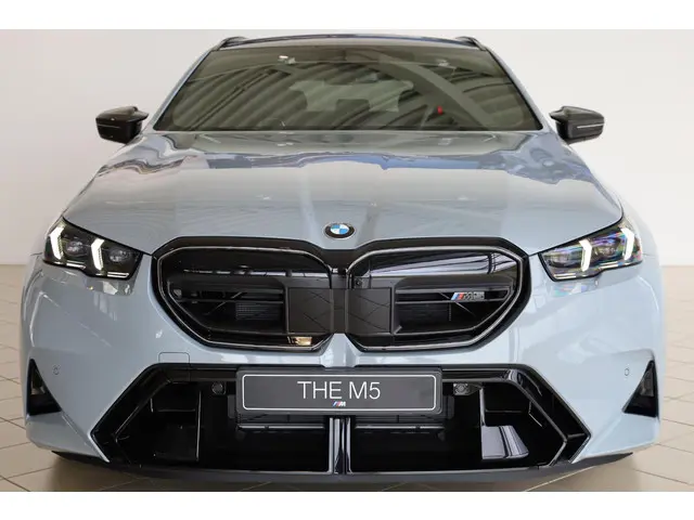 BMW M5 Touring 2025 Hybride Benzine 4