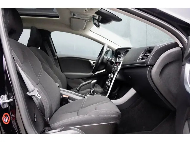 Volvo V40 2.0 T3 153 pk NORDIC BUSINESS 2018 Benzine 20