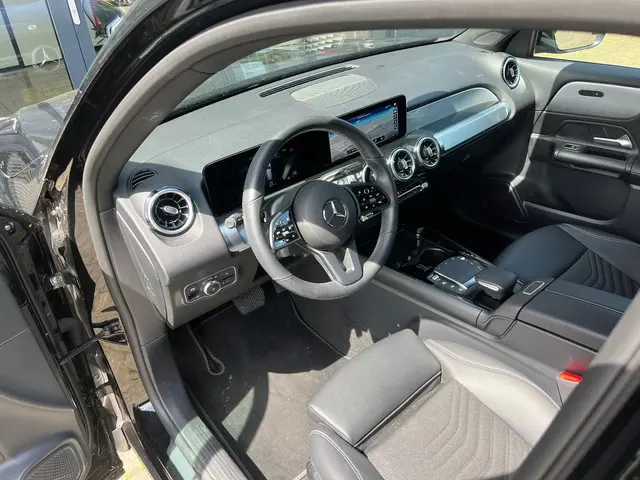 Mercedes-Benz GLB 180 Business Line 2023 Benzine 20
