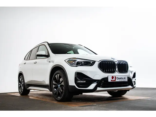 BMW X1 xDrive25e High Executive 2022 Hybride Benzine 54