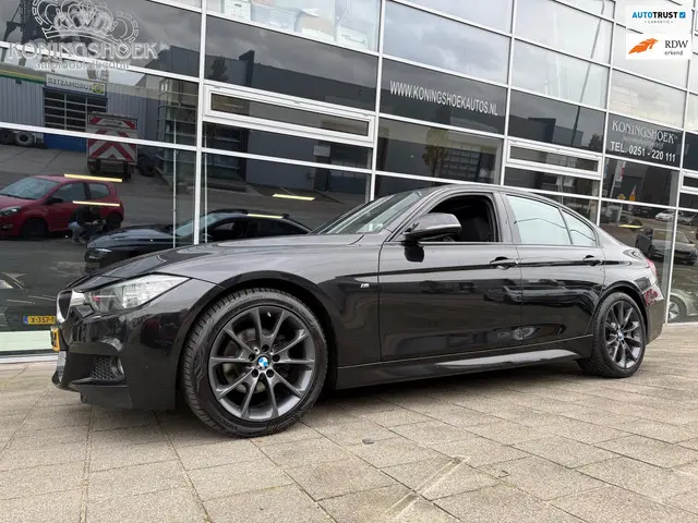 BMW 3 Serie 318i M Sport Executive 2017 Benzine