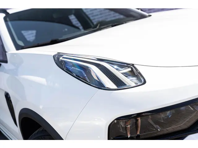 Lynk & Co 01 1.5 Core 2025 Hybride Benzine 24