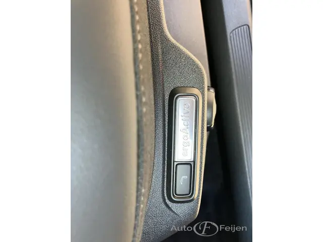 Volkswagen T-Roc 1.5 TSI R-Line Edition 2024 Benzine 12