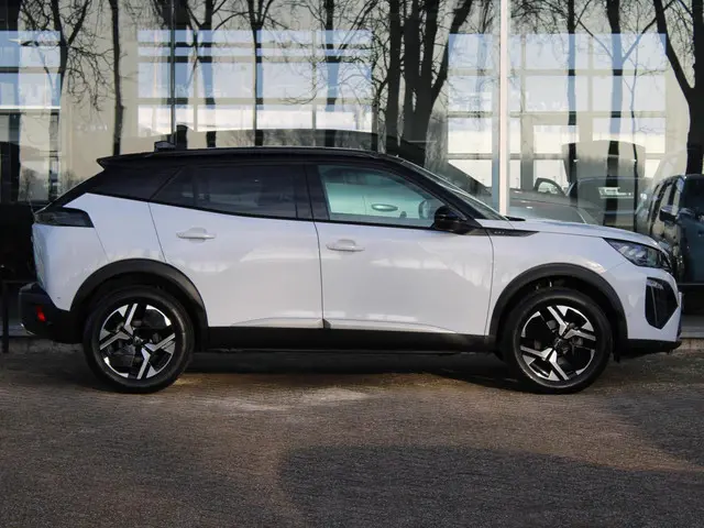 Peugeot 2008 1.2 PT 130 GT 2024 Benzine 31