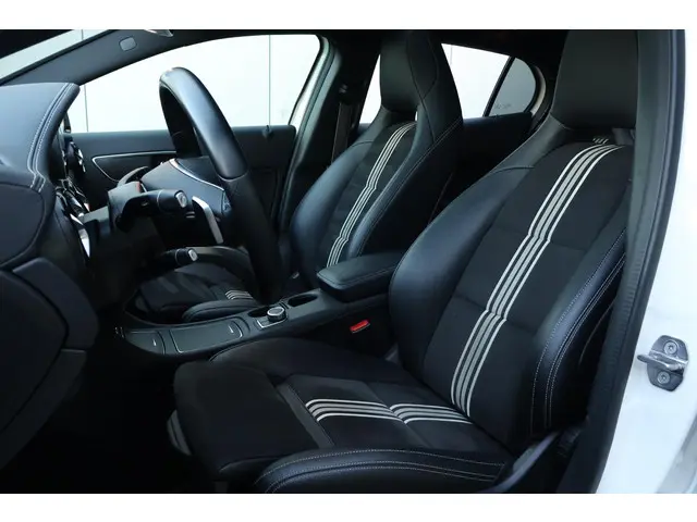 Mercedes-Benz GLA 200 Premium Plus 2018 Benzine 10