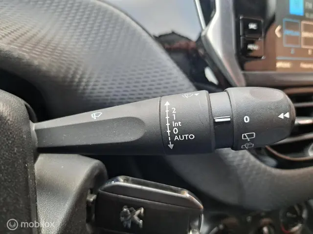 Peugeot 208 1.2 PureTech Signature 2019 Benzine 28