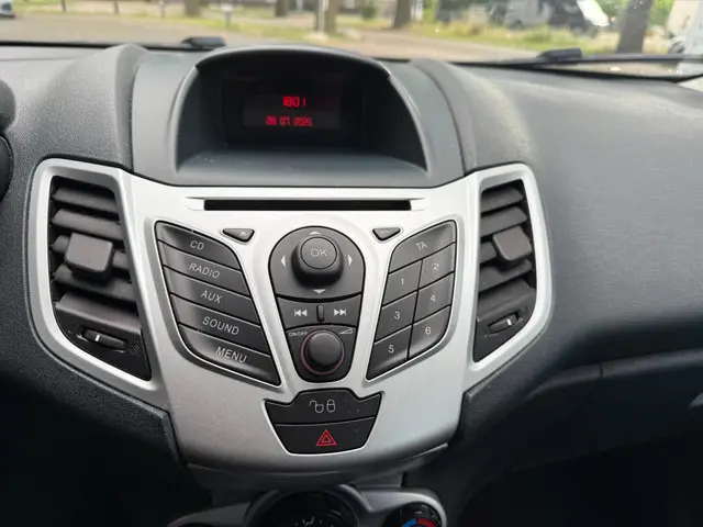 Ford Fiesta 1.4 Titanium|AUTOMAAT|NIEUWE APK 2012 Benzine 14