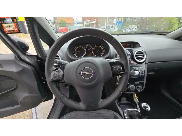Opel Corsa 1.2-16V Berlin 2014 Benzine 3