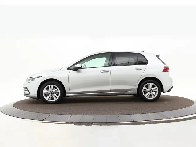 Volkswagen Golf 1.0 eTsi 110pk DSG Life 2023 Benzine 11