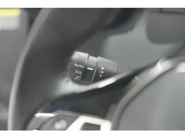 Peugeot e-2008 EV Allure Pack 50 kWh 2022 Elektrisch 35