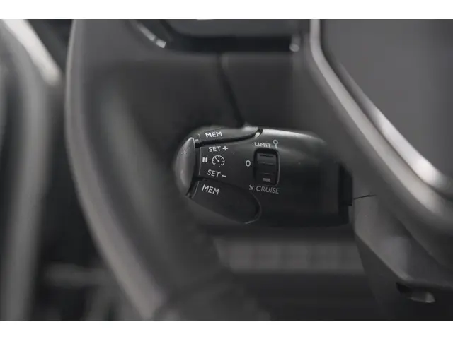 Peugeot 2008 PureTech 100 Allure 2024 Benzine 39