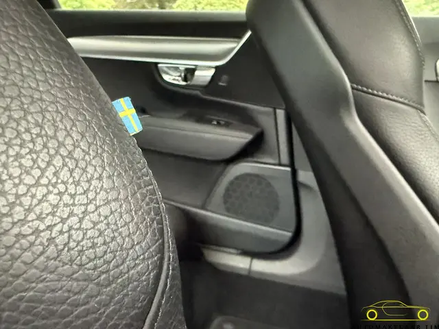 Volvo V90 2.0 T5 Momentum / Orig. NL / NAP 2017 Benzine 38