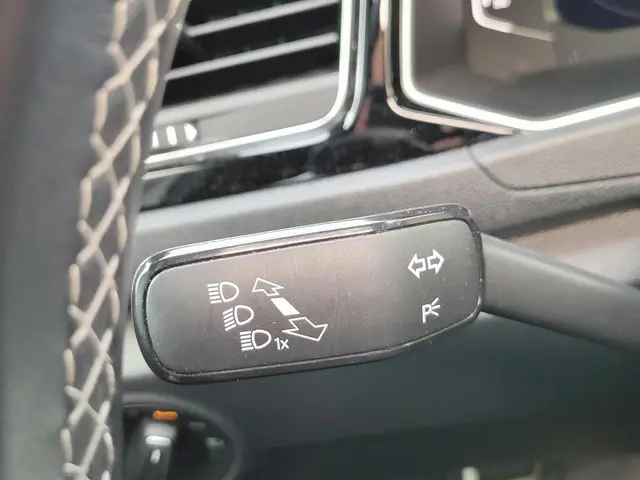 Volkswagen T-Roc 1.5 TSI Sport Business R 2020 Benzine 32