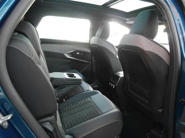 Peugeot 5008 1.2 Hybrid 136 GT 2026 Hybride Benzine 17