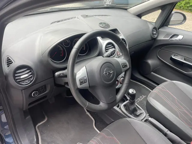Opel Corsa 1.4-16V Anniversary Edition 2013 Benzine 11