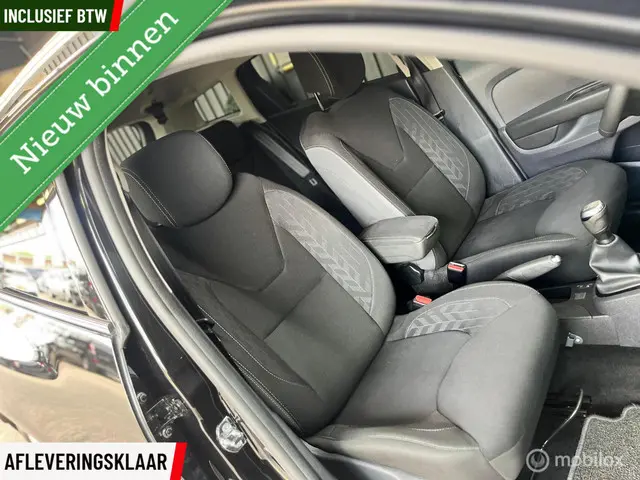 Renault Clio Estate 0.9 TCe Limited 2018 Benzine 24