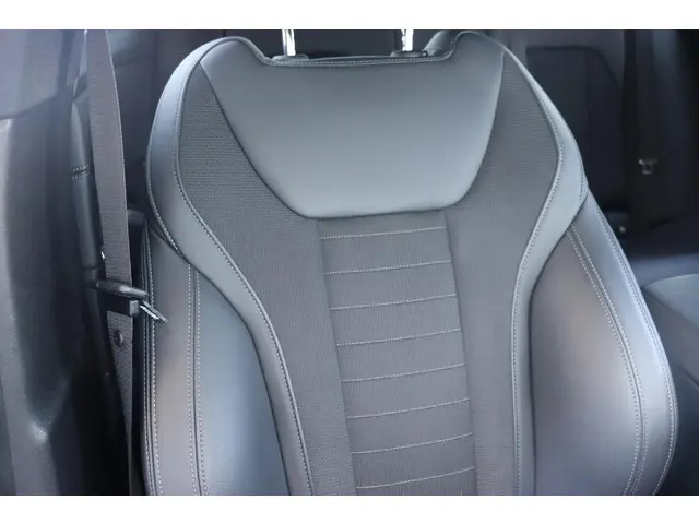 BMW 3 Serie Touring 320i Executive Edition 2020 Benzine 11