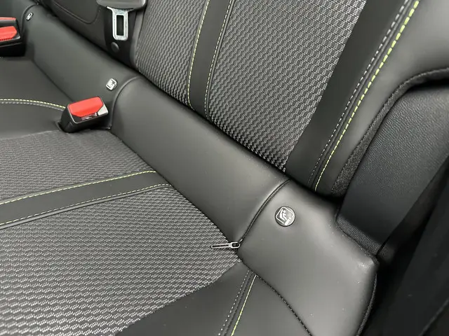 Peugeot 2008 1.2 Hybrid 145 PK GT 2025 Hybride Benzine 31