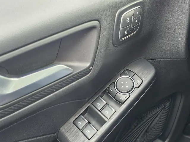 Ford Kuga 2.5 PHEV ST-Line X 2025 Hybride Benzine 14