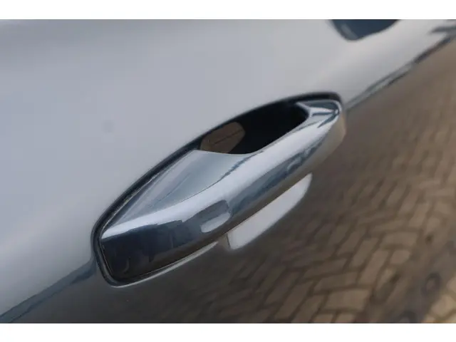 Volvo V60 T6 Recharge AWD R-Design 2022 Hybride Benzine 12