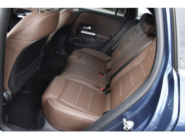 Mercedes-Benz GLA 250 e AMG Line 2022 Hybride Benzine 11