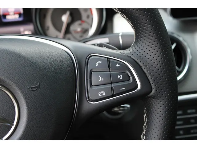 Mercedes-Benz GLA 200 2015 Benzine 29