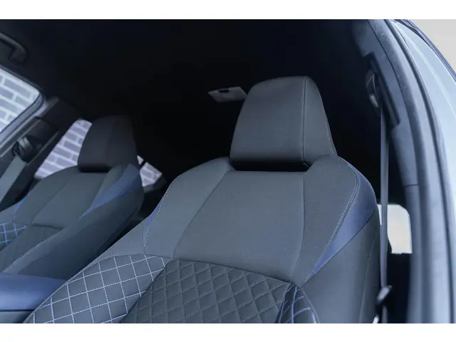 Toyota C-HR 2.0 Hybrid Bi-Tone 2020 Hybride Benzine 28