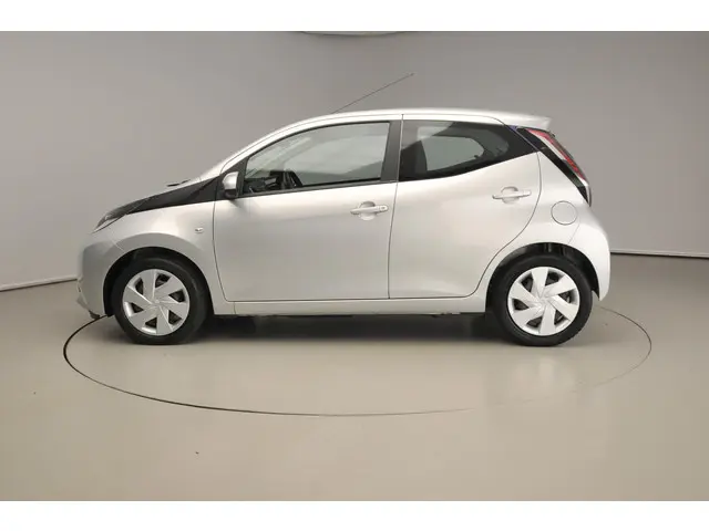 Toyota Aygo 1.0 VVT-i x-play 2016 Benzine 3