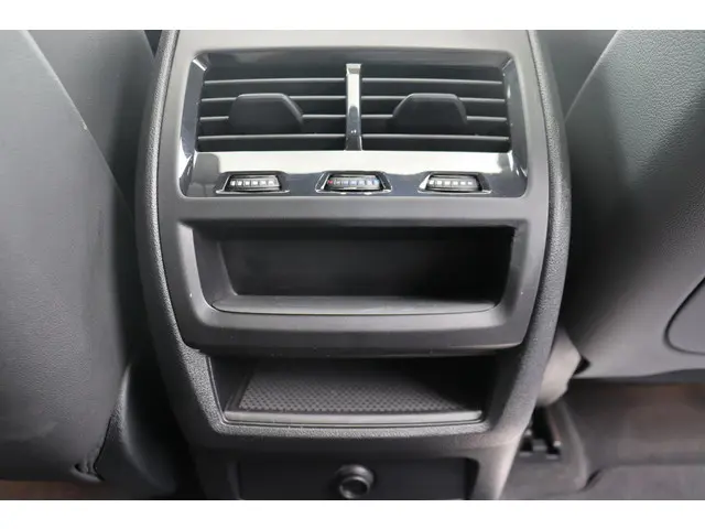 BMW X6 M50i High Executive 2021 Benzine 18