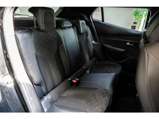Peugeot 2008 1.2 PureTech GT Pack 2022 Benzine 10
