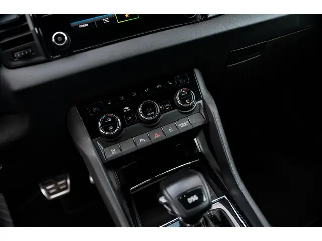 Škoda Karoq 1.5 TSI 150PK DSG Sportline 2021 Benzine 32