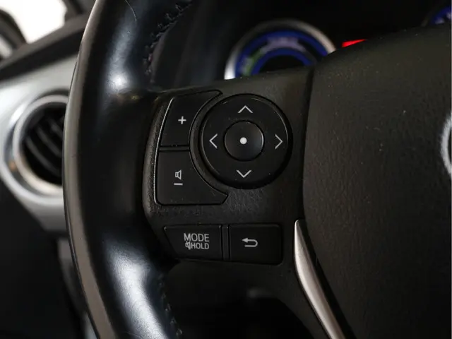 Toyota Auris 1.8 Hybrid Aspiration 2014 Hybride Benzine 12