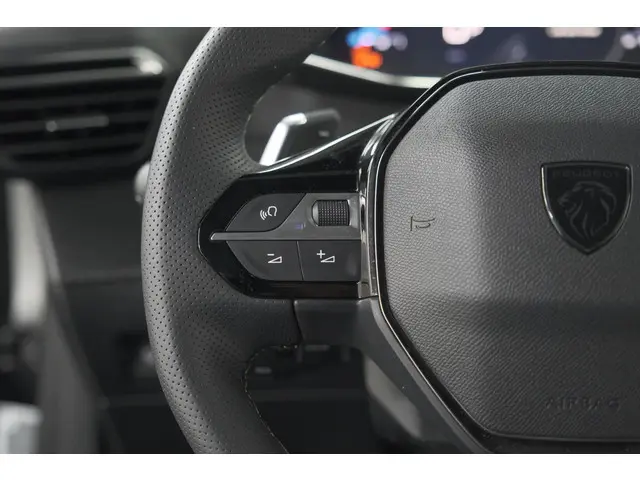 Peugeot 2008 PureTech 130 EAT8 GT 2024 Benzine 38