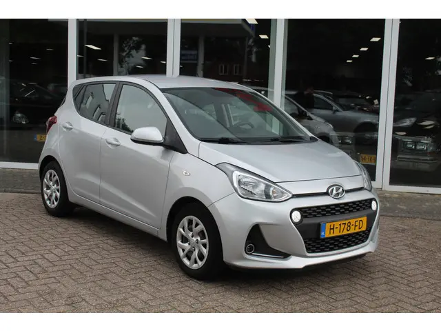 Hyundai i10 1.0i Comfort//Navi//Cruise!! 2020 Benzine 2