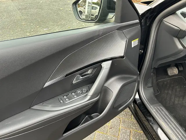 Peugeot 2008 1.2 Hybrid 145 Allure 2025 Hybride Benzine 16