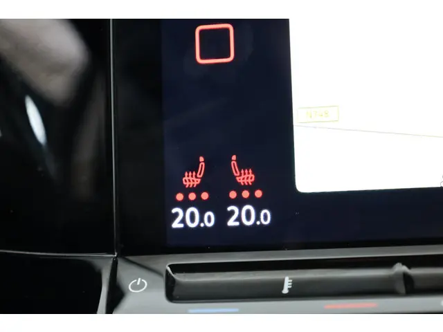 Volkswagen Golf 1.5 eTSI Style DSG 2020 Benzine 32