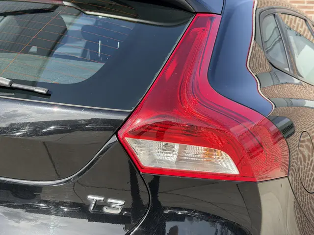 Volvo V40 1.6 T3 Kinetic 2013 Benzine 36