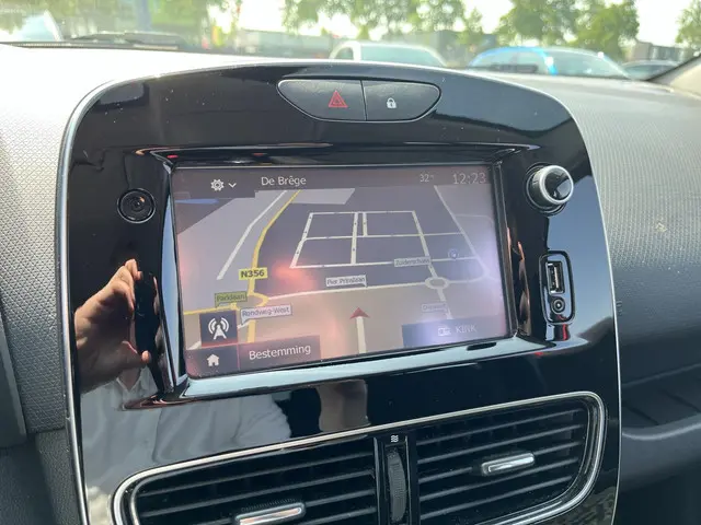 Renault Clio Estate 0.9 TCe Limited 2019 Benzine 9